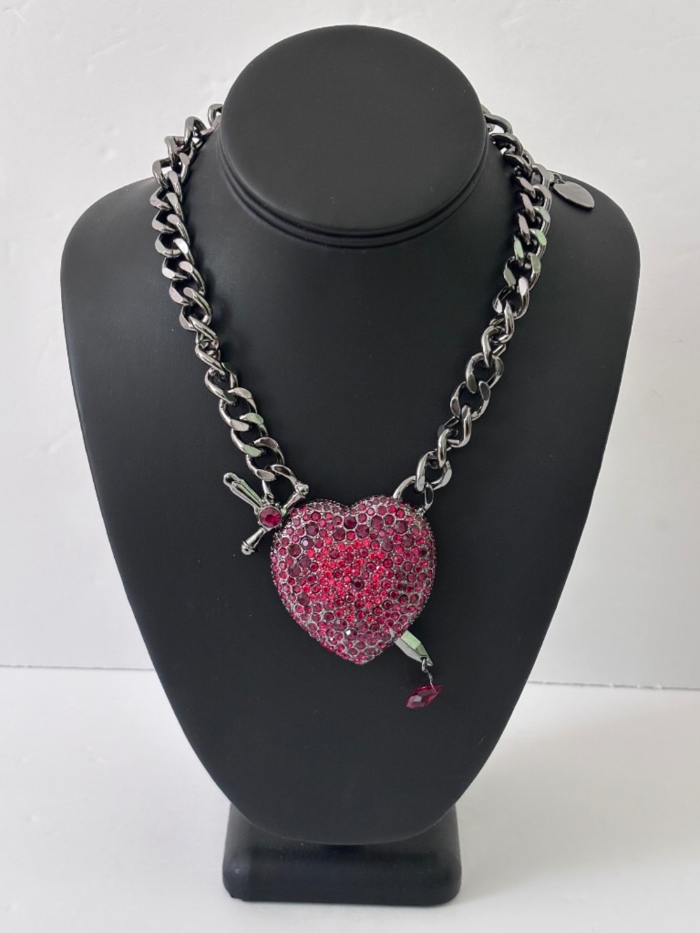 Betsey Johnson Goth Bleeding Red Heart & Dagger Necklace Gunmetal Chain Link NWT